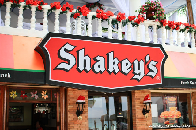 ☀自助長灘島Boracay☀島上美食【Shakey's】美味炸雞跟Pizza的店